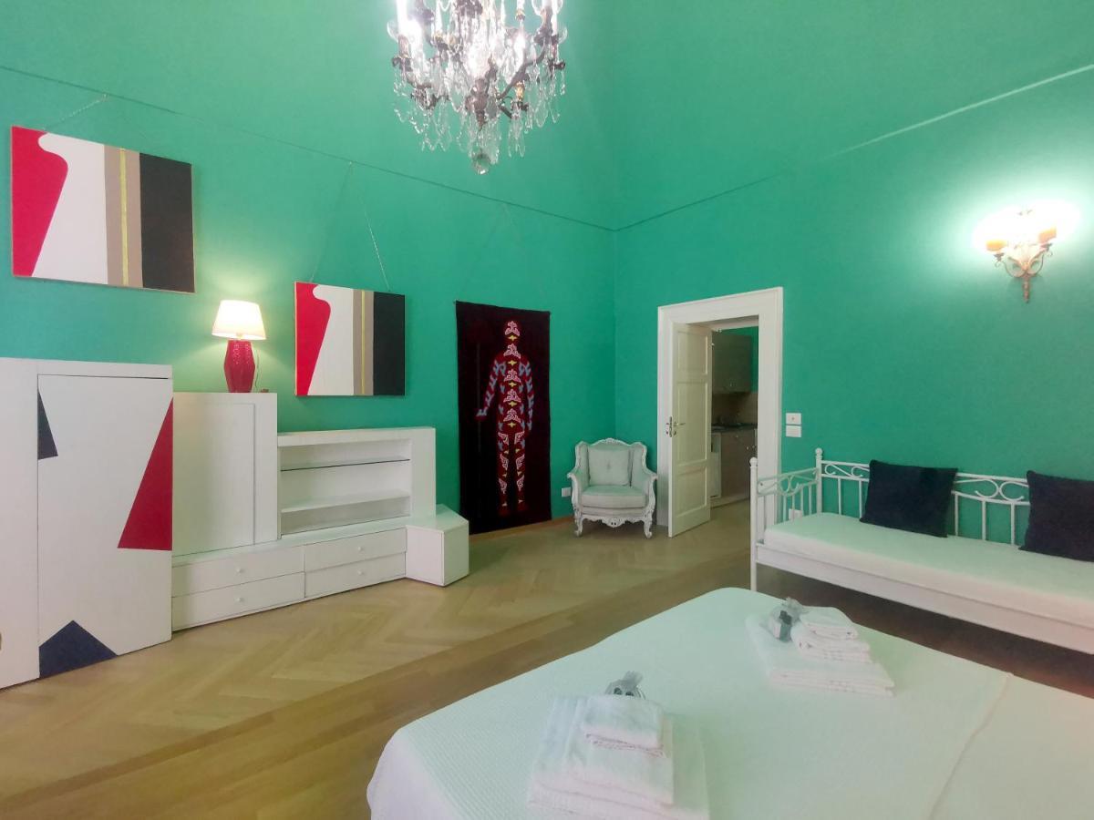 Speciale Tarshito Guesthouse Бари Экстерьер фото